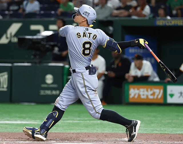 リーグトップの本塁打と打点が目を引くが、打率もトップとわずか8厘差。三冠王も視野に入るほどバットが止まらない!