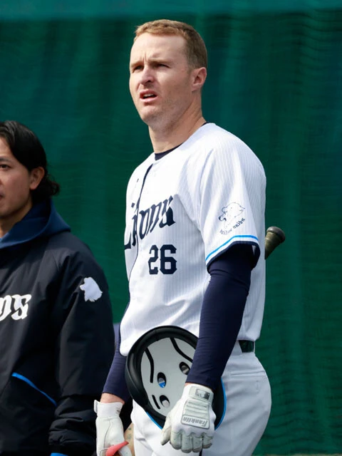 ネビン［西武］27歳／アメリカ／前所属：アスレチックス／外野手／右投右打／【年俸】2億5000万円／「地味だが渋く働くタイプ」。オープン戦打点王で中軸の期待大。日本食通で、来日前に箸の使い方をマスターしていた。好物はハマチの握り【評価B】