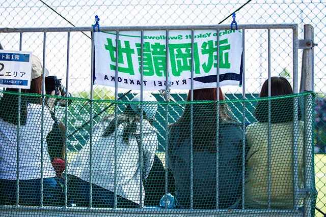 この日に24歳のお誕生日を迎えた、武岡選手のタオルを持ってきていたファンが多数。