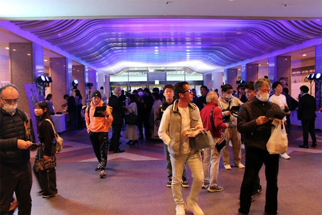 東京・両国国技館には、全国から大勢のボクシングファンが詰めかけた