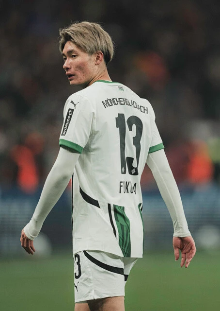 24-25シーズン、福田はブンデスリーガ6試合に出場。合計出場時間は約55分と、限られたチャンスながら持ち前の決定力を発揮し、自身初となるブンデスリーガでの得点を記録するなど、大きな爪痕を残した