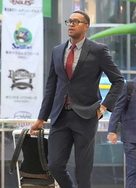 マルティネス［巨人］28歳／キューバ／前所属：中日／投手／右投左打／【年俸】12億円／中日との複数年契約が切れ、争奪戦の末、4年総額50億円規模の巨額契約で巨人へ。「直近3シーズンでセーブ王2回、防御率0点台も2回。今が絶頂期」【評価A+】