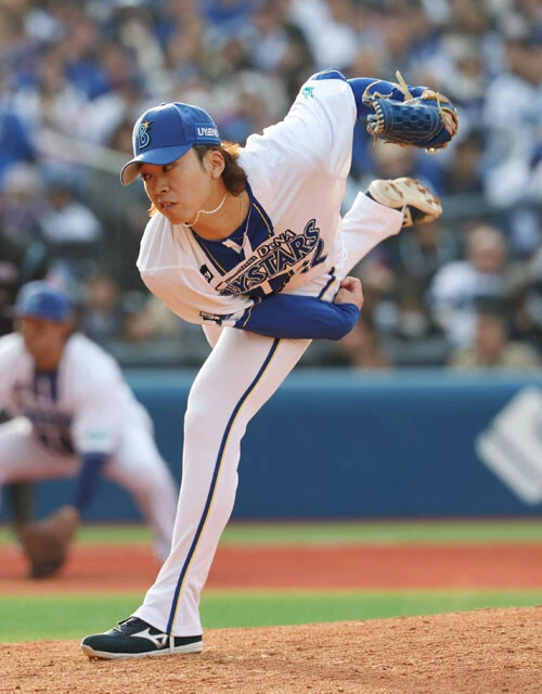 5年目の入江。「ケガから復帰した今季は、すさまじい強度のストレートとフォークを投げています」（お股ニキ氏）