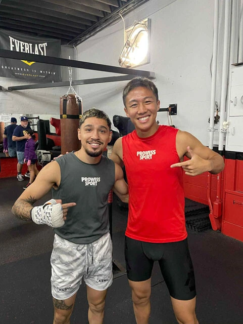 亡くなった神足選手とオラスクアガ氏の2ショット。仲の良さが如実に伝わってくる（写真：オラスクアガ氏提供）