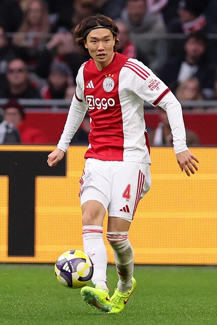 今季からアヤックスへ移籍した板倉。フェイエノールトとの大一番にフル出場し、完封劇に貢献した