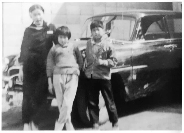 自動車が普及し始めた頃の中畑の幼少期。お姉さんはその記念撮影写真をまだ持っていた