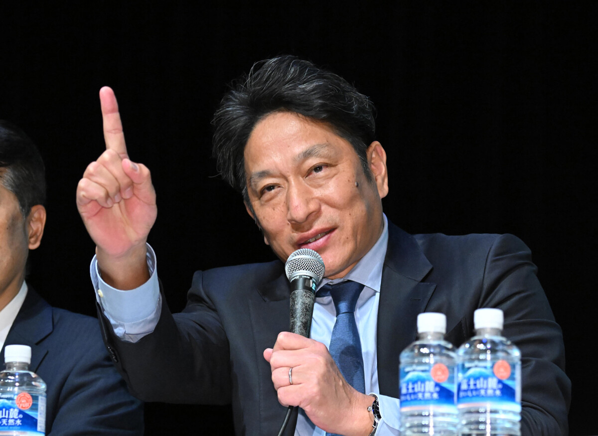 箱根で3連覇を狙う、青学大の原晋監督。出雲、全日本の優勝は逃すも、層の厚さと抜群の調整力で他校を上回れるか