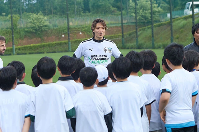 とにかくボールに触ることの大切さを板倉は説明した