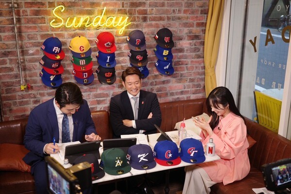 Netflix「BEHIND THE DRAMA」配信前の準備時間。情報収集と打ち合わせ中。