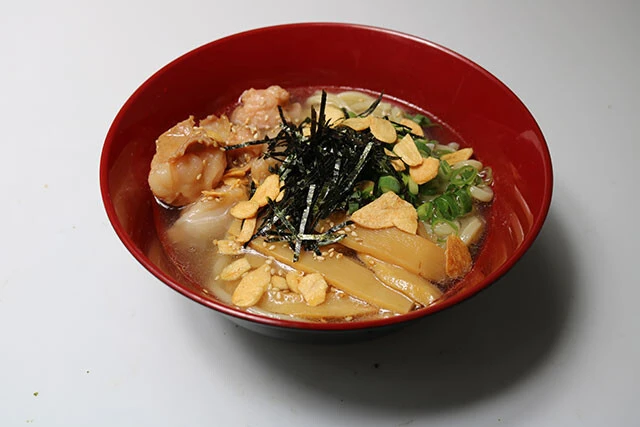 マスダスゴイパワー　スタミナ満点！冷やしガーリック牛もつ塩ラーメン（増田珠選手コラボメニュー）1300円