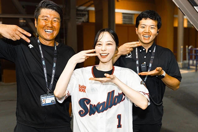 左が神宮球場でグルメを担当される須野さん。右も同じく神宮球場職員の度会さん。