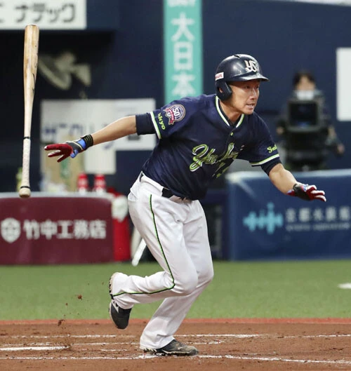 石川雅規（ヤクルト）　昨季まで24年連続安打。10月に予定されている引退試合でヒットを打てば、投手としての連続記録更新となる