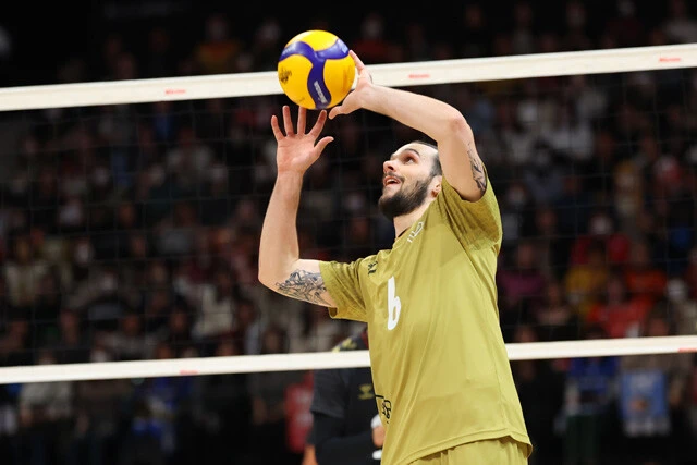 五輪連覇中のフランス代表のセッター・ブリザールもブルテオンでプレー。強豪国の選手たちがリーグのレベルを上げる