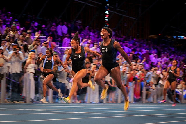 女子100m走決勝。ドーピング使用の透明性を皮肉っぽく話したシャニア・コリンズ（中央）は、2位だった