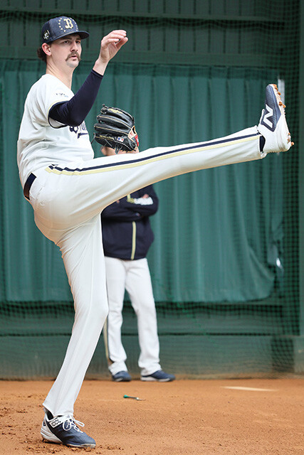 ジェリー［オリックス］28歳／アメリカ／前所属：ジャイアンツ／右投右打／【年俸】1億5000万円／213㎝の超長身から安定した制球力で投げ下ろす技巧派先発右腕。顔はNHK朝ドラ『ばけばけ』出演俳優のトミー・バストウさんに激似【評価：A】