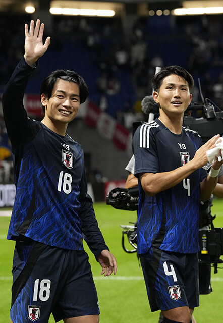 共にフェイエノールトでプレーする上田（左）と渡辺（右）。オランダ撃破の立役者となれるか