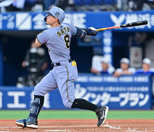 打率.316、22本塁打、68打点と打ちまくる佐藤。昨季40本塁打を放ったパワーはそのままに、今季は高打率を維持している