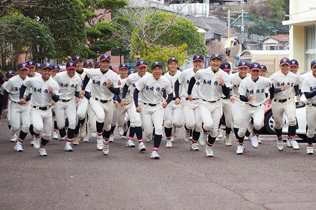 長崎西。県内屈指の進学校として知られ、文武両道が評価されての選出になった