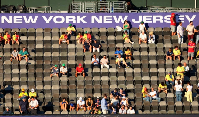 ニューヨークのニュージャージー・スタジアム。試合カードによっては空席が目につく