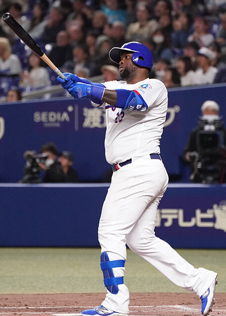 サノー［中日］32歳／ドミニカ共和国／前所属： エンゼルス（24年）右投右打／【年俸】1億5000万円／メジャー通算164本塁打の大砲で、34本塁打を放った19年に記録した151.1m弾は大谷の最長飛距離を凌駕。好きな食べ物は牛タン【評価：B】