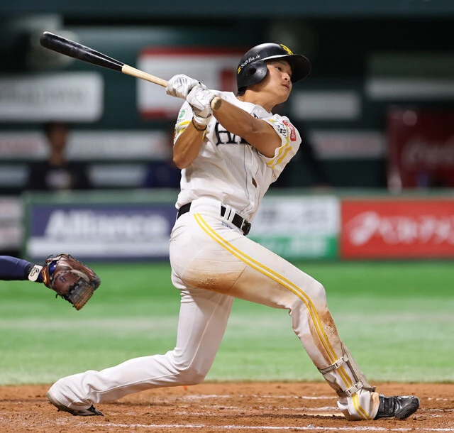 飛躍が期待されるソフトバンク・笹川。柳田2世と称される194cmのパワフル外野手だ
