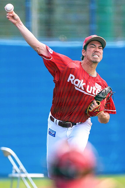 フォームを変えて150キロ超の速球を投げるなど完全復活に期待がかかる楽天・前田