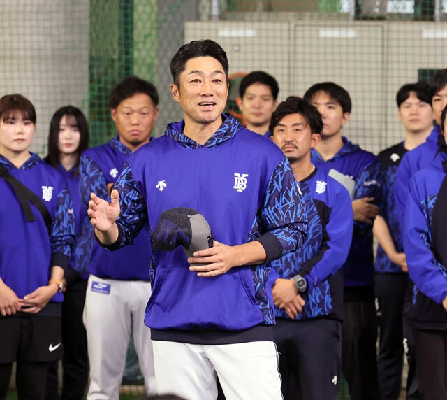 現役時代はヤクルト、巨人でもプレーした、DeNAの相川新監督。昨季リーグ2位だったチームを頂点に導けるか