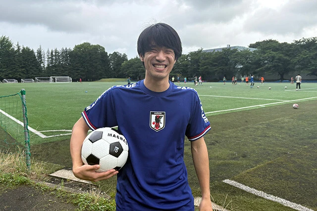 確実にPKを決めるため、専門家に話を聞きに行く週プレの新人トヨタ