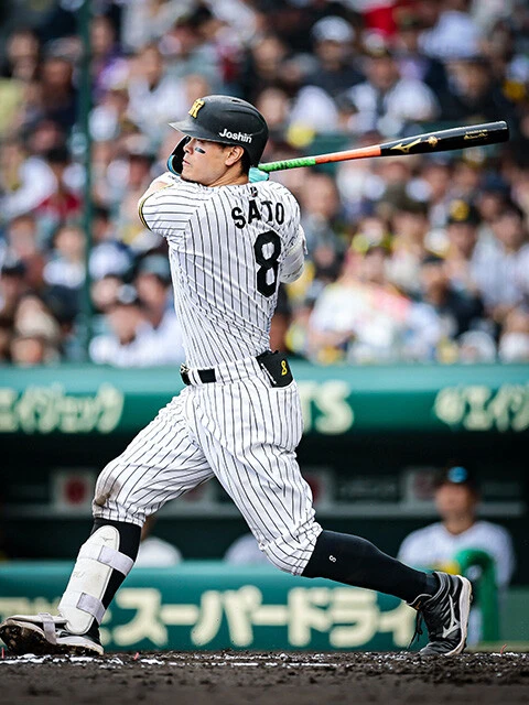 三冠王ペースで快走中の佐藤輝。今年の〝交流戦男〟の最有力候補として名前が挙がる