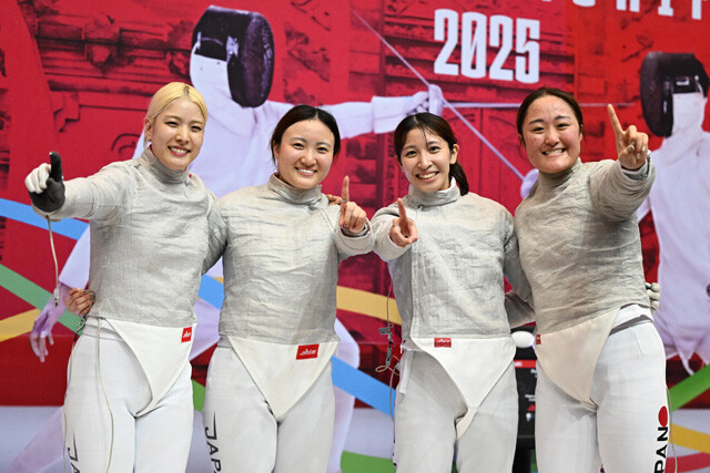 2025年のアジア選手権で金メダルに貢献した金子（右）。宇山氏はアジア競技大会の個人戦にも注目する