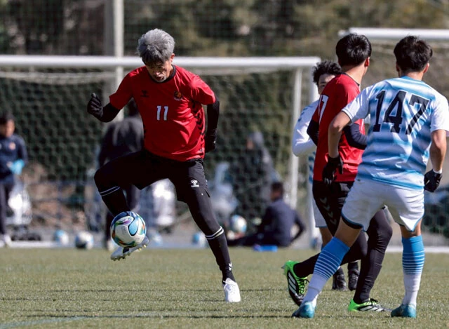 ボールを吸い付くようにコントロールしながら、意識は360度に向けられている