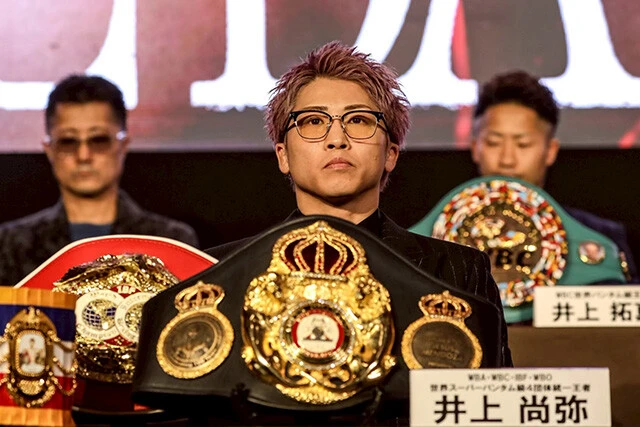 赤平氏が「メタ認知」が高い家系だという井上家。左奥の父・真吾氏と右奥の弟・拓真選手にも、井上尚弥と同じクレバーさを感じるという