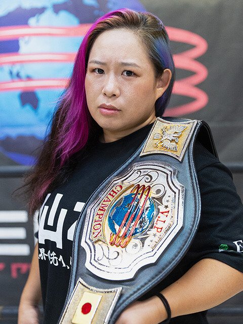 団体のエースであり、団体最高峰のベルト・センダイガールズワールドシングル王座を持つ橋本千紘（34歳）