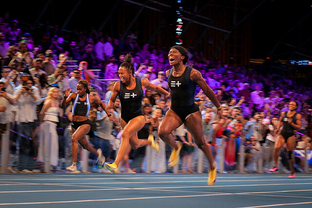 女子100m走決勝。ドーピング使用の透明性を皮肉っぽく話したシャニア・コリンズ（中央）は、2位だった