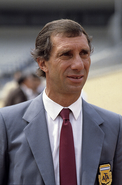 1986年大会でアルゼンチンを率いたビラルド監督
