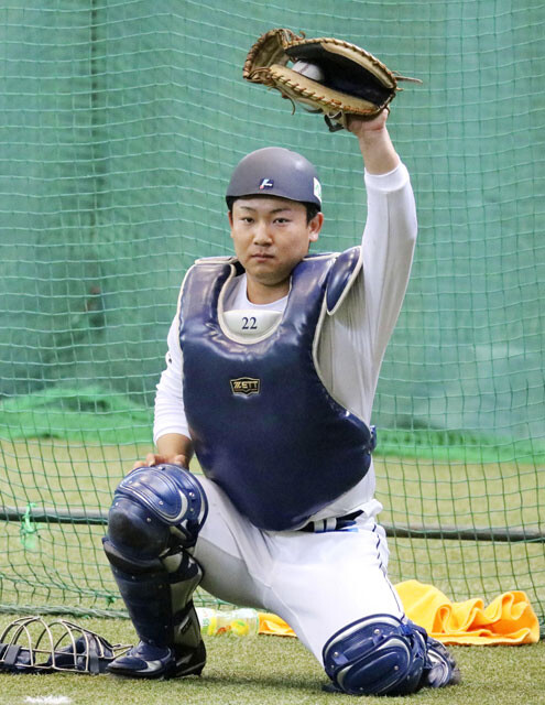 盗塁阻止率.529はリーグ上位、規定打席未満ながら打率.325の古賀悠。攻守両面でチームを支える