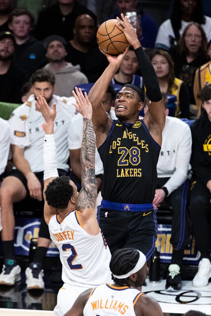 主力にケガ人が多いレイカーズを攻守で支えた八村。プレーオフ後にFAになるため、来季の去就も注目される