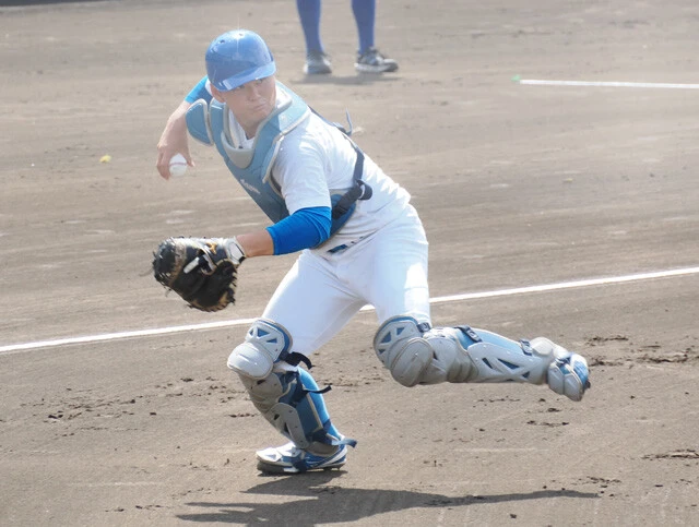 青山学院大で鈴木の女房役を務める渡部もドラフト候補。プレーだけではなく、コミュニケーション力でもチームを牽引
