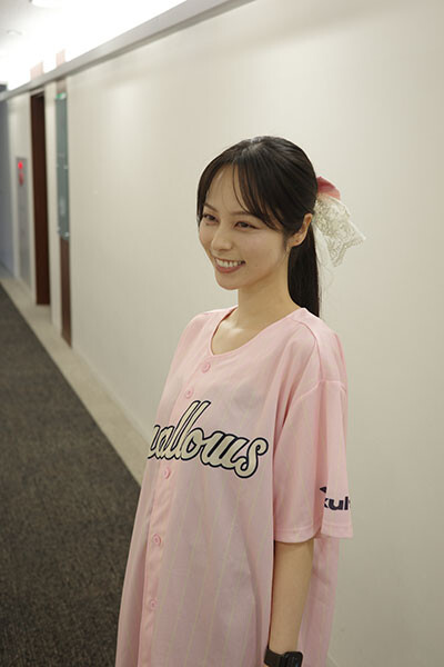 松下選手の初ホームランの日に配布されたユニフォーム。淡いピンクで、スタンドに桜の花が咲いたようでした。