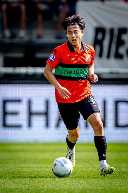 佐野海舟の弟、佐野航大。「攻守で消える時間がほぼなく、10分試合を見れば佐野がチームの中心だと気づけるほど」（レオザ氏）