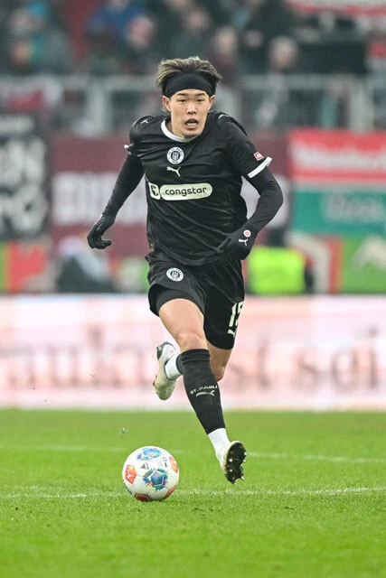 身長190㎝で空中戦に強い安藤。「試合終了間際で守り切りたい場面など、役割を明確にすれば重宝しそうです」（レオザ氏）