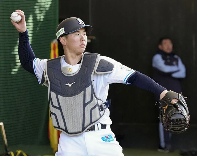 ドラフト1位ルーキーの小島は期待に応え今季ここまで42試合に出場。1軍で難なくやれている
