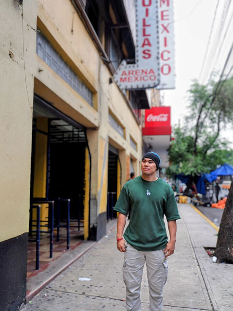 メキシコシティを歩きながら、CMLLデビュー前の下積み時代を振り返ってもらった