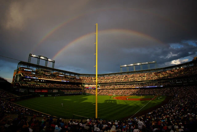 打球が伸びやすく、本塁打も多く出る打者天国クアーズフィールド。外野が広いため、二塁打や三塁打も出やすいという