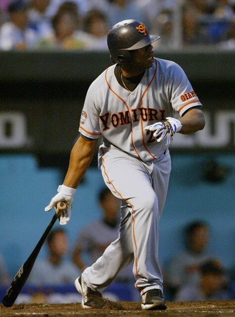 ローズ、高橋由伸、小久保裕紀、ペタジーニらパワフルなスラッガーを擁しシーズン259本塁打という空前絶後のプロ野球記録を打ち立てた2004年の巨人打線だが、首位の中日に8ゲーム差をつけられ3位に終わった