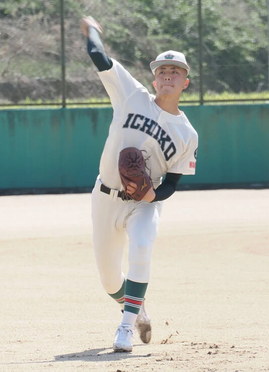 丹羽涼介（市和歌山高）　184cm。最速151キロを計測。美容師の道も熟考した