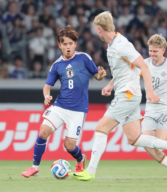南野拓実から背番号8を受け継いだ久保。ラッキーナンバーであることを本人も自覚している？