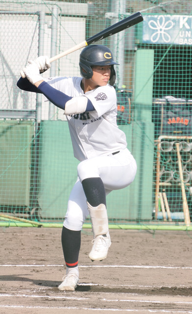 中京の鈴木は、投打共にセンスの良さが光る。今年4月のU-18日本代表合宿でも結果を残して評価を上げた