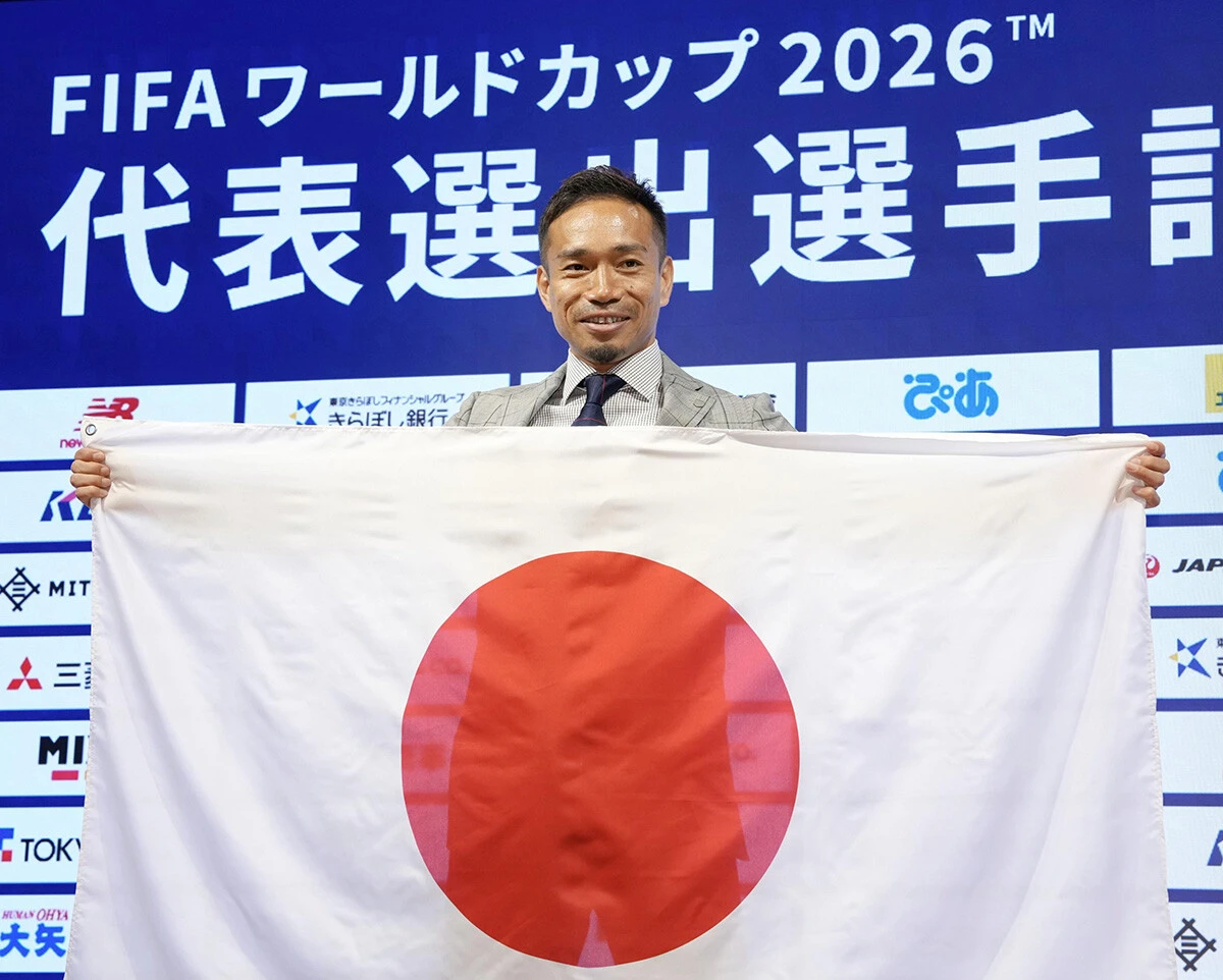 W杯5大会連続メンバー入りを果たした39歳の長友。対人守備の戦力としてだけでなく、精神的支柱の役割も担う