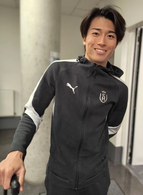 フランス2部リーグでのブローニュ戦後、取材に応じた中村敬斗